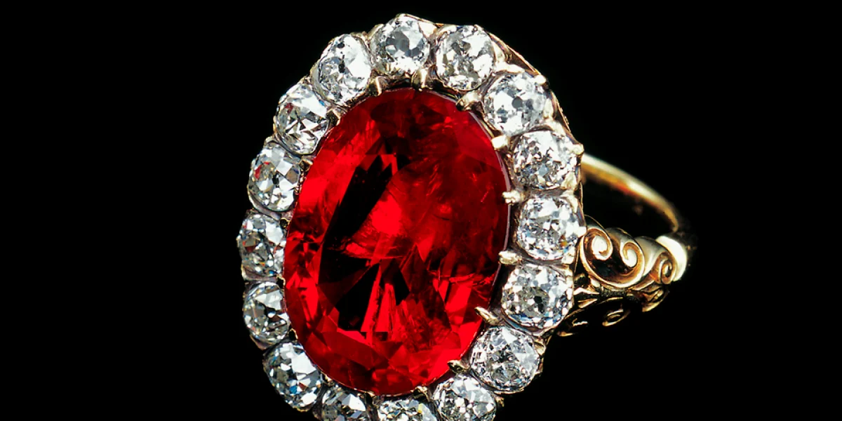 13-Queen-Marie-Josee-Royal-ruby-ring